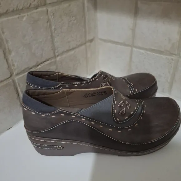 L’Artiste Spring Step Burbank Leather Embossed Floral Shoes Size 9.5/10