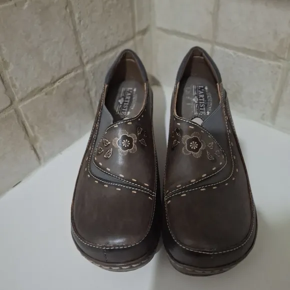 L’Artiste Spring Step Burbank Leather Embossed Floral Shoes Size 9.5/10