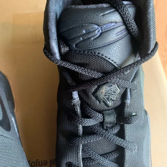 LeBron 13 GS 'Black Gum' Basketball Shoes Boys Sz 7Y