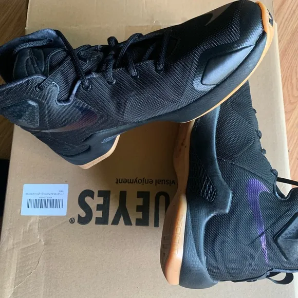 LeBron 13 GS 'Black Gum' Basketball Shoes Boys Sz 7Y