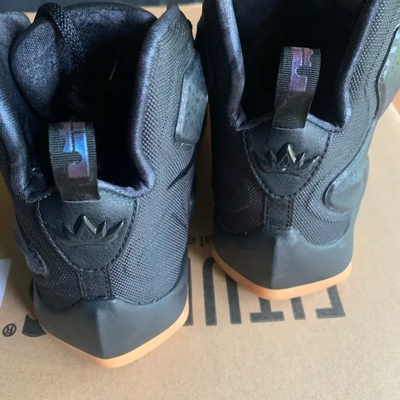 LeBron 13 GS 'Black Gum' Basketball Shoes Boys Sz 7Y