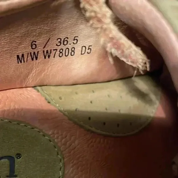Like New Born Green Lace-up Suede Walking Shoes Sneakers | 6/6.5