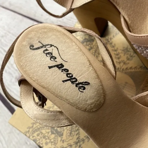 Like New Free people pink leather platform shoes size 9 with box