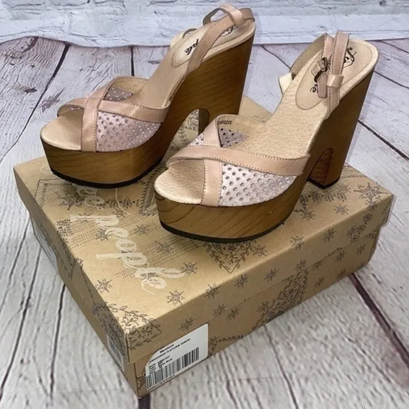 Like New Free people pink leather platform shoes size 9 with box