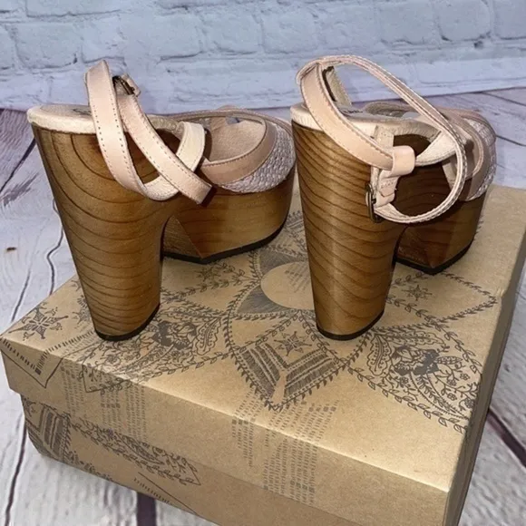 Like New Free people pink leather platform shoes size 9 with box