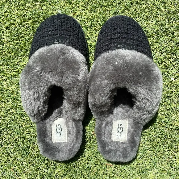 LIKE NEW UGG Cozy Knit Slippers!