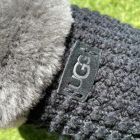 LIKE NEW UGG Cozy Knit Slippers!