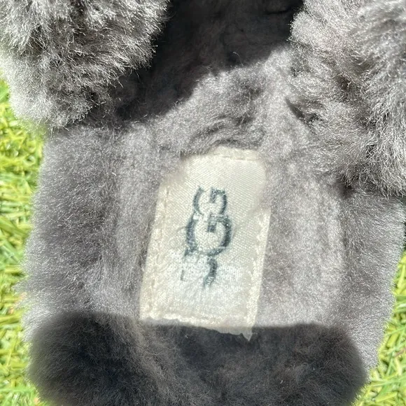 LIKE NEW UGG Cozy Knit Slippers!