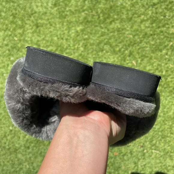 LIKE NEW UGG Cozy Knit Slippers!
