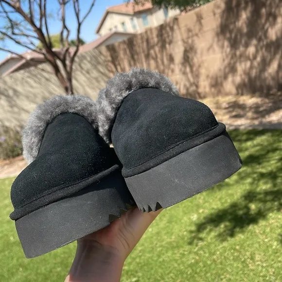 LIKE NEW UGG Nita Platform Slippers!