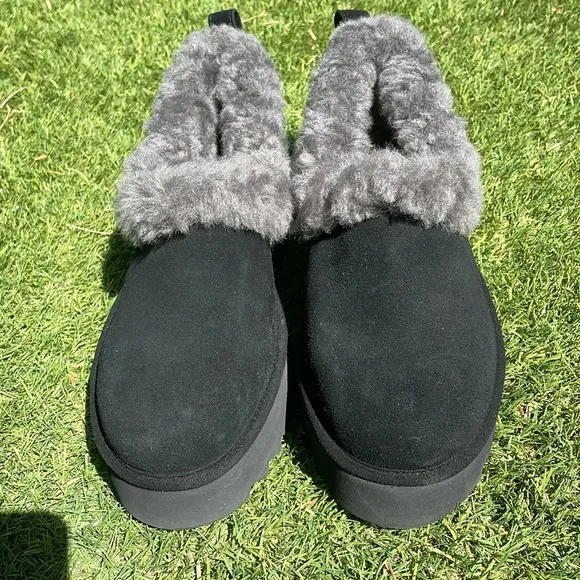 LIKE NEW UGG Nita Platform Slippers!