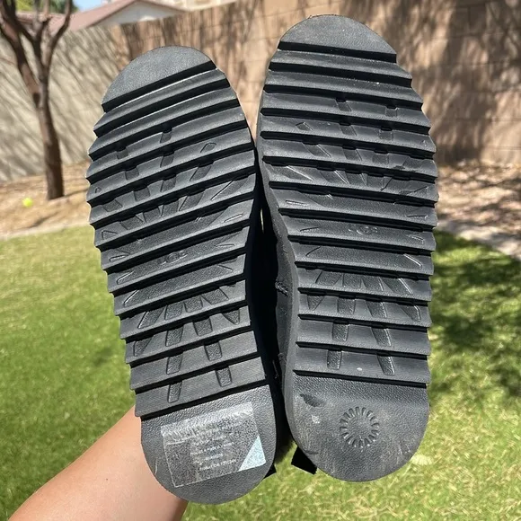 LIKE NEW UGG Nita Platform Slippers!