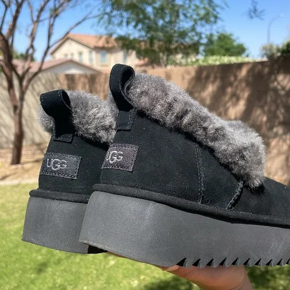 LIKE NEW UGG Nita Platform Slippers!
