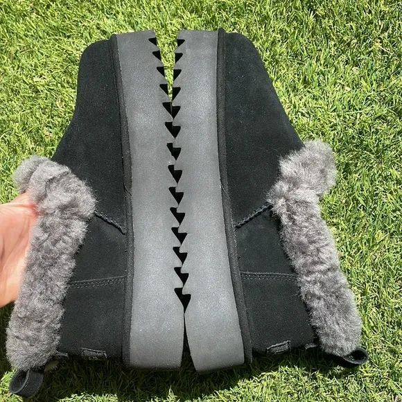 LIKE NEW UGG Nita Platform Slippers!