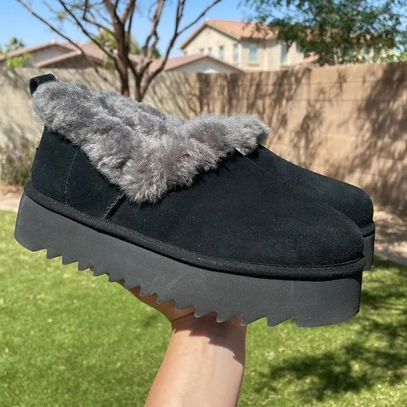 LIKE NEW UGG Nita Platform Slippers!