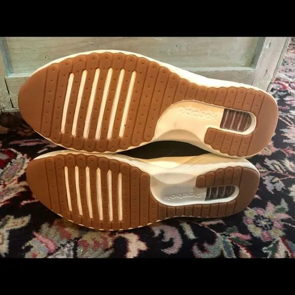 Like new Reebok ortholite in size 9