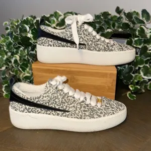 Lita by Ciara Platform sneakers:  (J111)