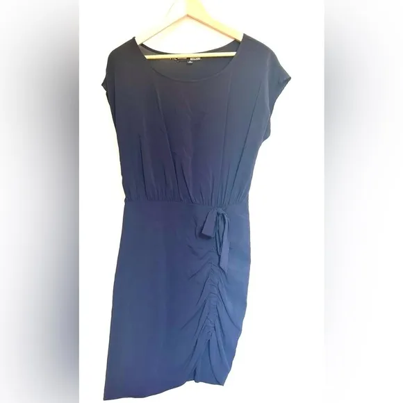 Love moschino blue dress size 6 ruffle classic elegant