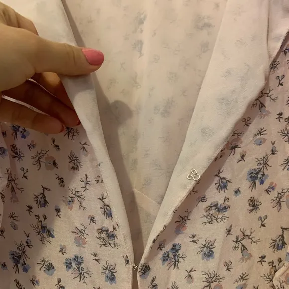 Lovely LoveShackFancy Emmy Floral Mini Dress Size 4. Fun n flirty. Spring/Summer