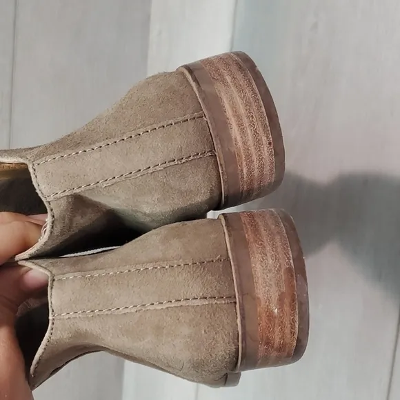 Lucky Brand Womens Jakeela Ankle Taupe Suede Heels Cutout boots shoes sz 7M