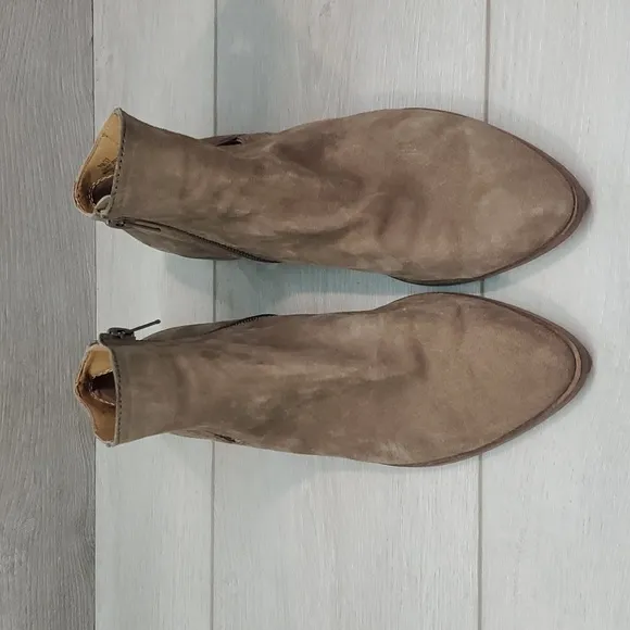 Lucky Brand Womens Jakeela Ankle Taupe Suede Heels Cutout boots shoes sz 7M