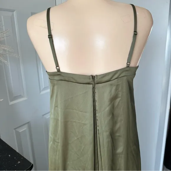 LULU’S MODERN POISE SATIN PLEATED SLEEVELESS MAXI DRESS