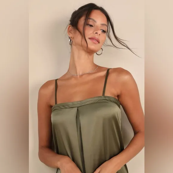 LULU’S MODERN POISE SATIN PLEATED SLEEVELESS MAXI DRESS