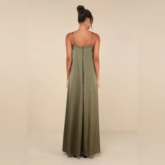 LULU’S MODERN POISE SATIN PLEATED SLEEVELESS MAXI DRESS