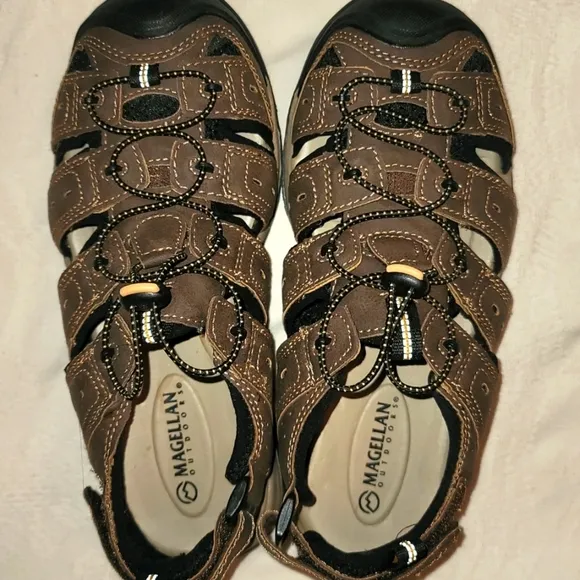 Magellan sandals brown elastic shoe lace close toe hiking sandals sz 7D