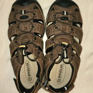 Magellan sandals brown elastic shoe lace close toe hiking sandals sz 7D