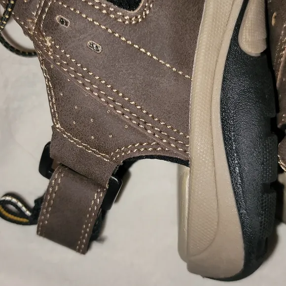 Magellan sandals brown elastic shoe lace close toe hiking sandals sz 7D