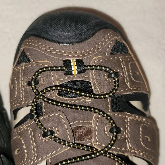 Magellan sandals brown elastic shoe lace close toe hiking sandals sz 7D