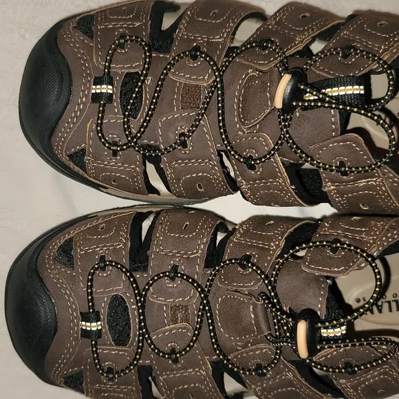 Magellan sandals brown elastic shoe lace close toe hiking sandals sz 7D