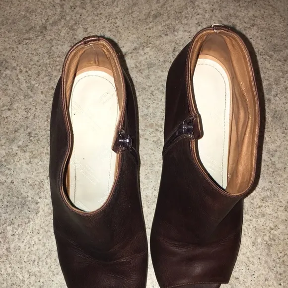 MAISON MARTIN MARGIELLA real leather made in Italy brown peep toe bootie…