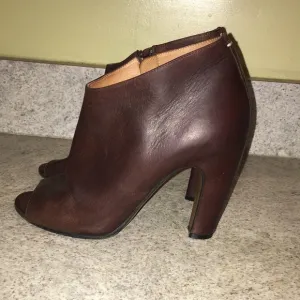MAISON MARTIN MARGIELLA real leather made in Italy brown peep toe bootie…