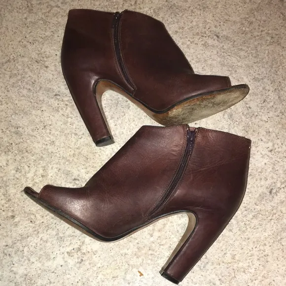 MAISON MARTIN MARGIELLA real leather made in Italy brown peep toe bootie…