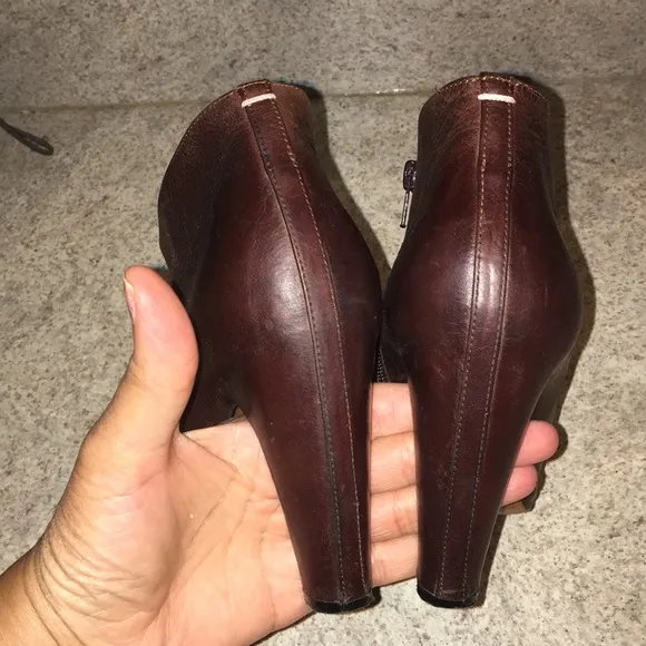 MAISON MARTIN MARGIELLA real leather made in Italy brown peep toe bootie…