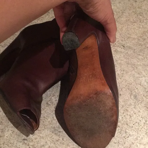 MAISON MARTIN MARGIELLA real leather made in Italy brown peep toe bootie…