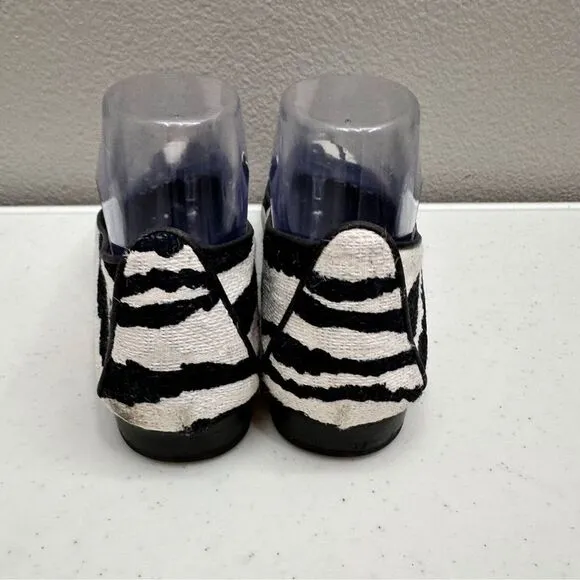 Manolo Blahnik Flat Shoes Size 9.5 Zebra Knit Vintage Y2K Designer