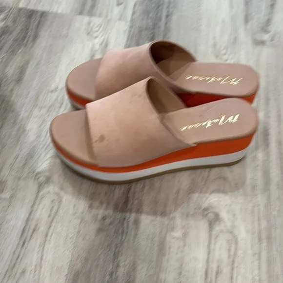 Matisse Femme platform wedgle  Orange and Cream size 9
