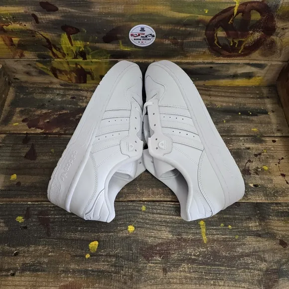 Men adidas athletic shoes size 12 new‎