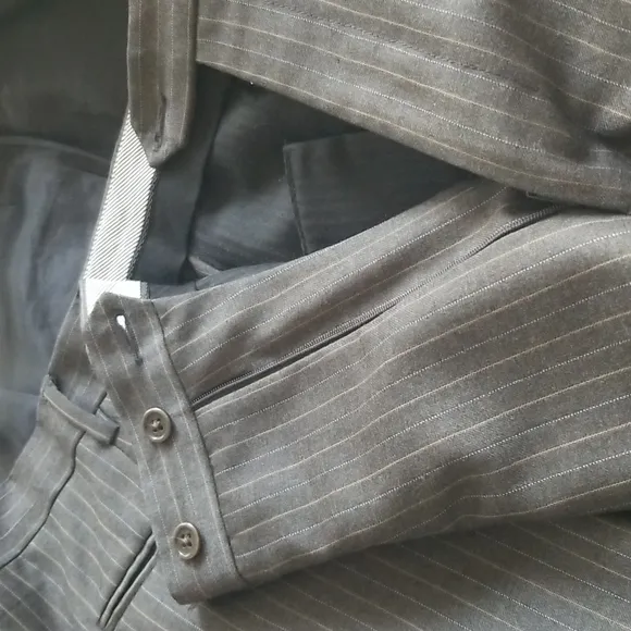 Men's 2 piece classic fit blazer and pleated pants