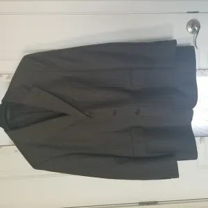 Men's 2 piece classic fit blazer and pleated pants