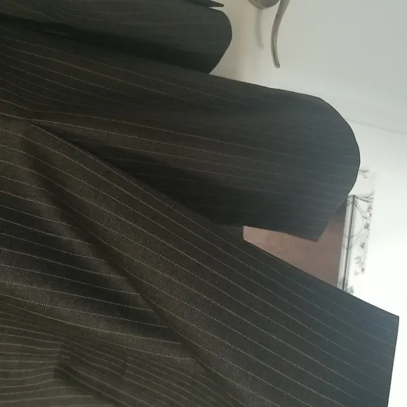 Men's 2 piece classic fit blazer and pleated pants