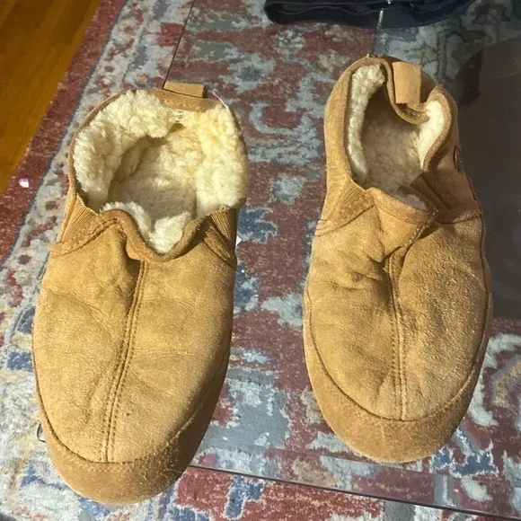 Men’s Acorn Slipper Tan Lined 7.5/8.5 sheepskin , fluffy