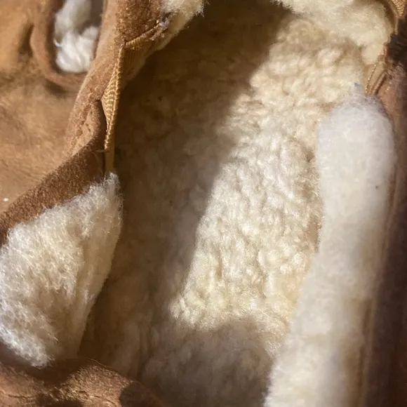 Men’s Acorn Slipper Tan Lined 7.5/8.5 sheepskin , fluffy