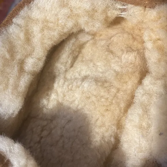 Men’s Acorn Slipper Tan Lined 7.5/8.5 sheepskin , fluffy