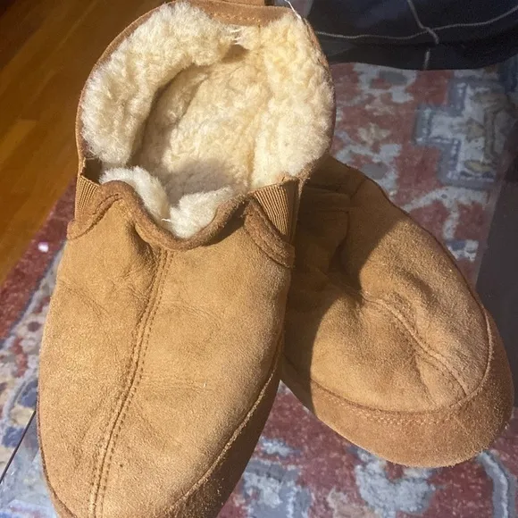 Men’s Acorn Slipper Tan Lined 7.5/8.5 sheepskin , fluffy
