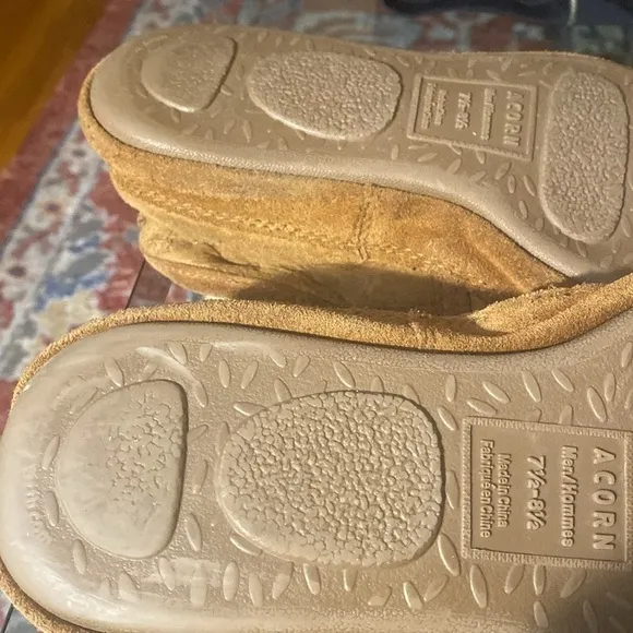 Men’s Acorn Slipper Tan Lined 7.5/8.5 sheepskin , fluffy