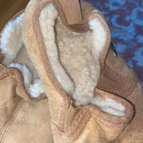 Men’s Acorn Slipper Tan Lined 7.5/8.5 sheepskin , fluffy
